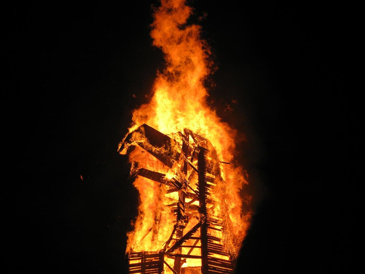 The wooden phoenix burning at the Firebird Festival